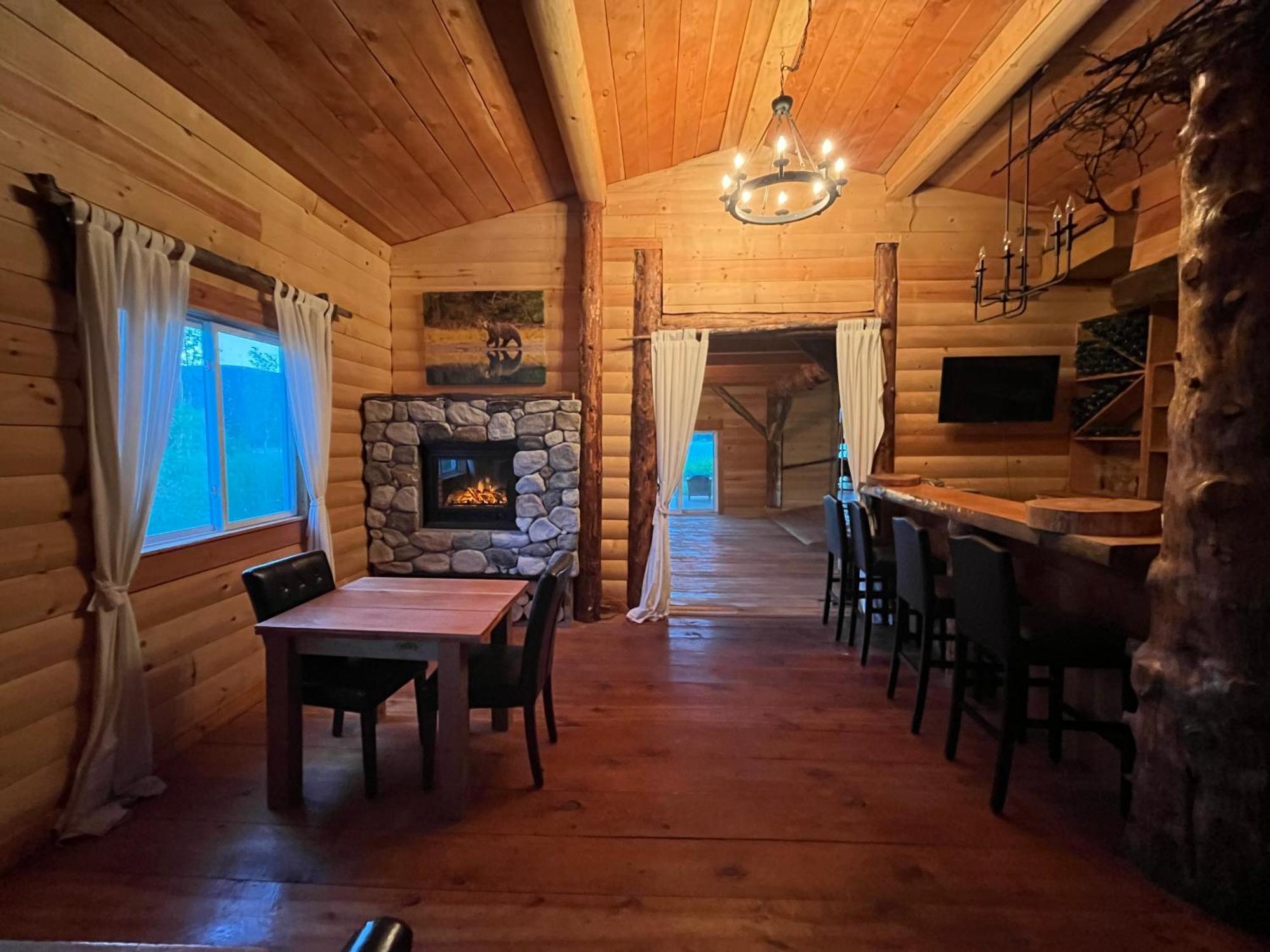 Eagle Bear Lodge Tatla Lake Extérieur photo