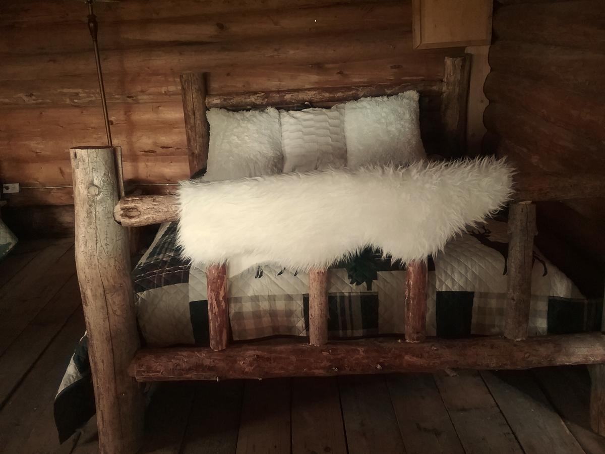 Eagle Bear Lodge Tatla Lake Extérieur photo