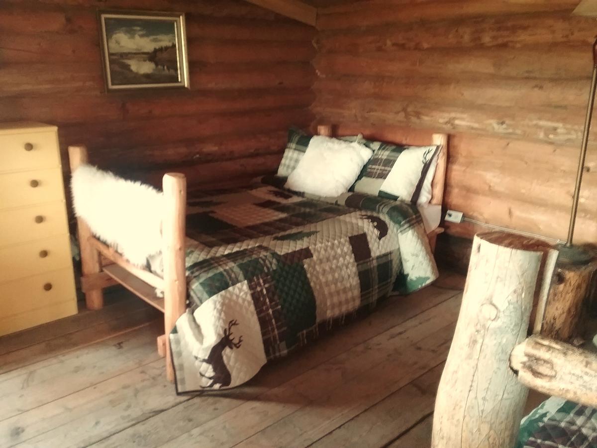 Eagle Bear Lodge Tatla Lake Extérieur photo