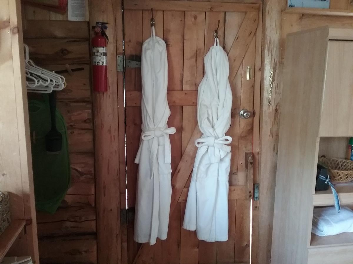 Eagle Bear Lodge Tatla Lake Extérieur photo