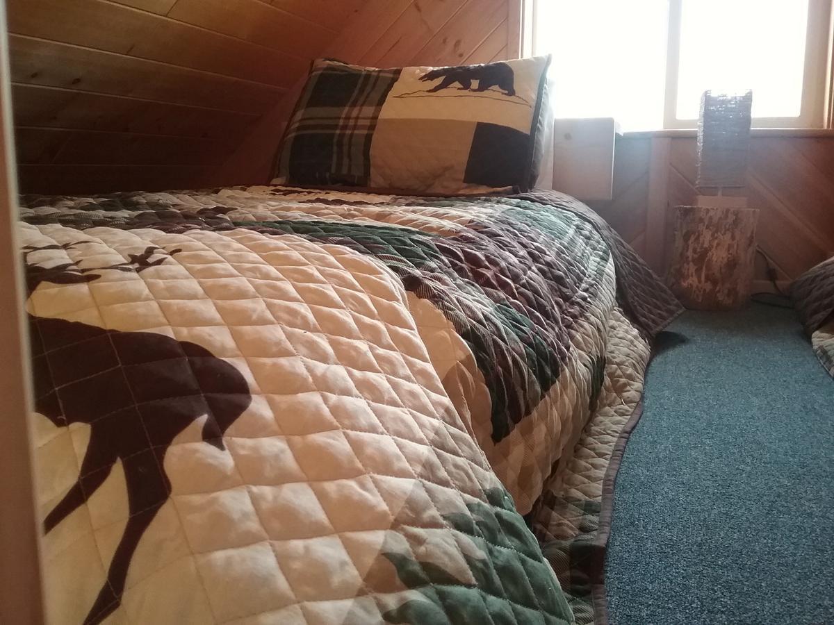 Eagle Bear Lodge Tatla Lake Extérieur photo